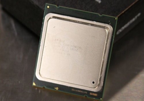 Intel Sandy Bridge-E Core i7 3960X CPU processor image